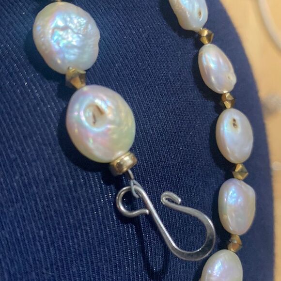 Luxurious White Coin Pearl Bracelet W/ Swarovski Crystals & Sterling Hook Clasp - Picture 5 of 5